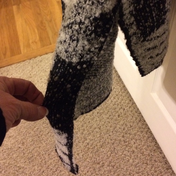 Cute Staccato Sweater - Picture 4 of 4